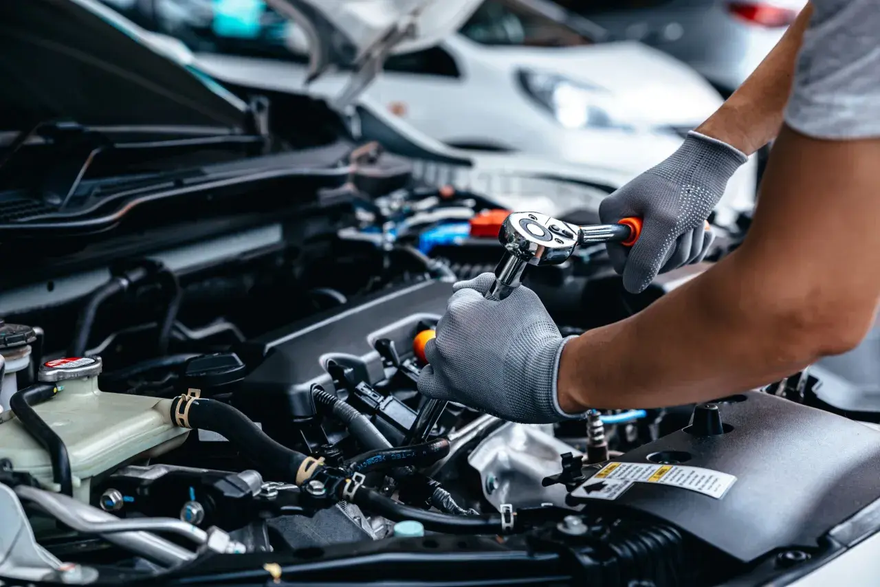 Ile zarabia mechanik ciężarówek w Polsce? Stawki i perspektywy 2026