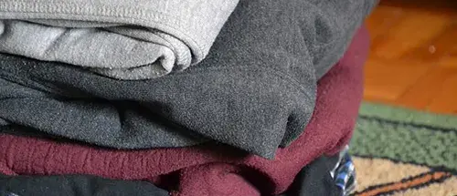 Zrób dywan ze starych ubrań! Poradnik DIY krok po kroku