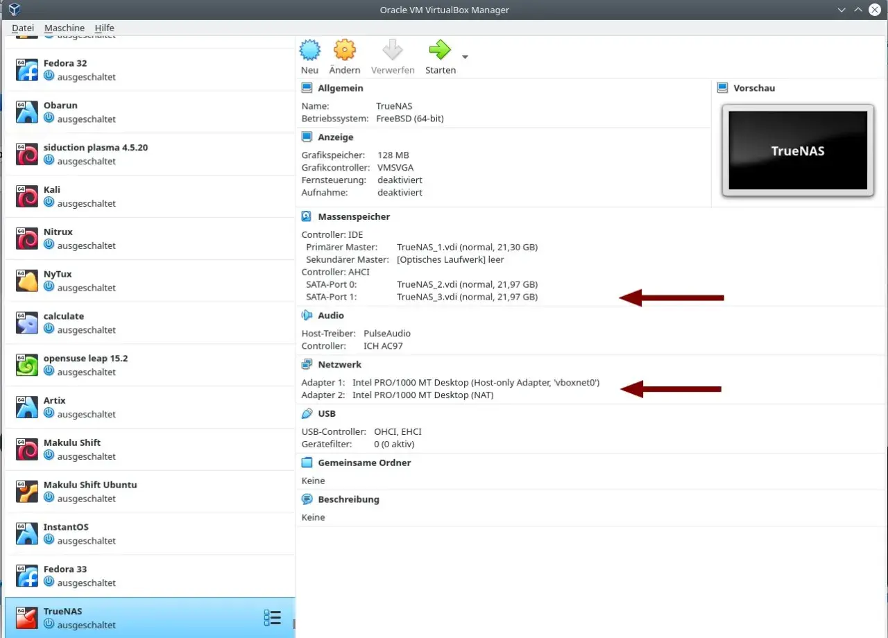 VirtualBox Manager zeigt die Konfiguration von TrueNAS, einer Alternative zu FreeNAS, mit Details zu Speicher und Netzwerk.