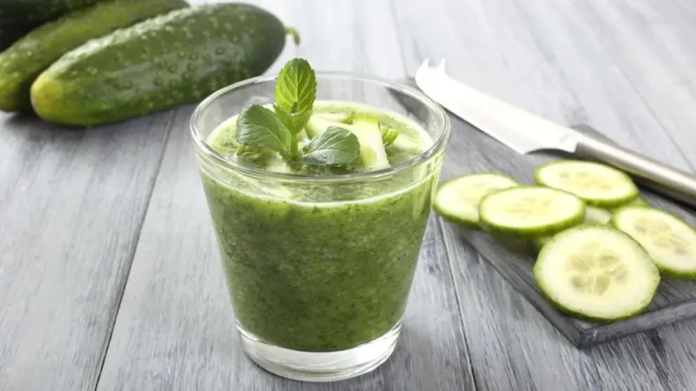 Delicioso batido de pepino y manzana para una vida saludable