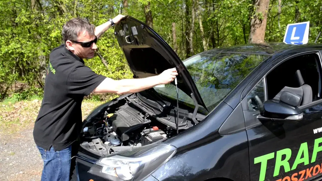 Jak otworzyć maskę Toyota Yaris - proste kroki i rozwiązania problemów