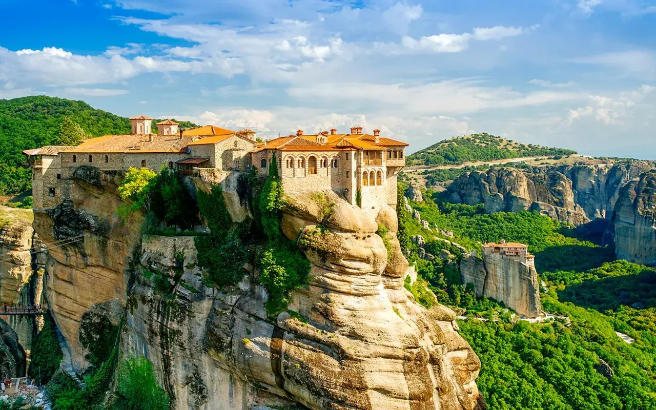 Monasteries perched on towering rock pillars in Meteora, Greece. Discover how to get to Meteora monasteries for an unforgettable journey.