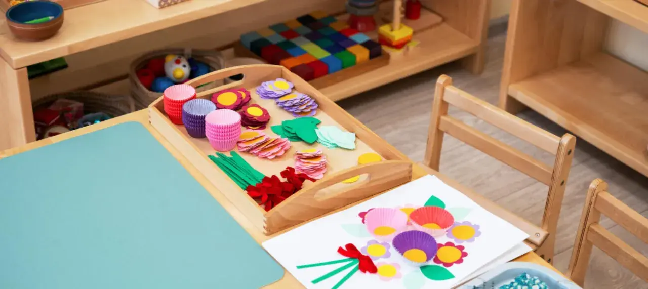 Przedszkole Montessori co to? Kluczowe zasady i korzyści dla dzieci