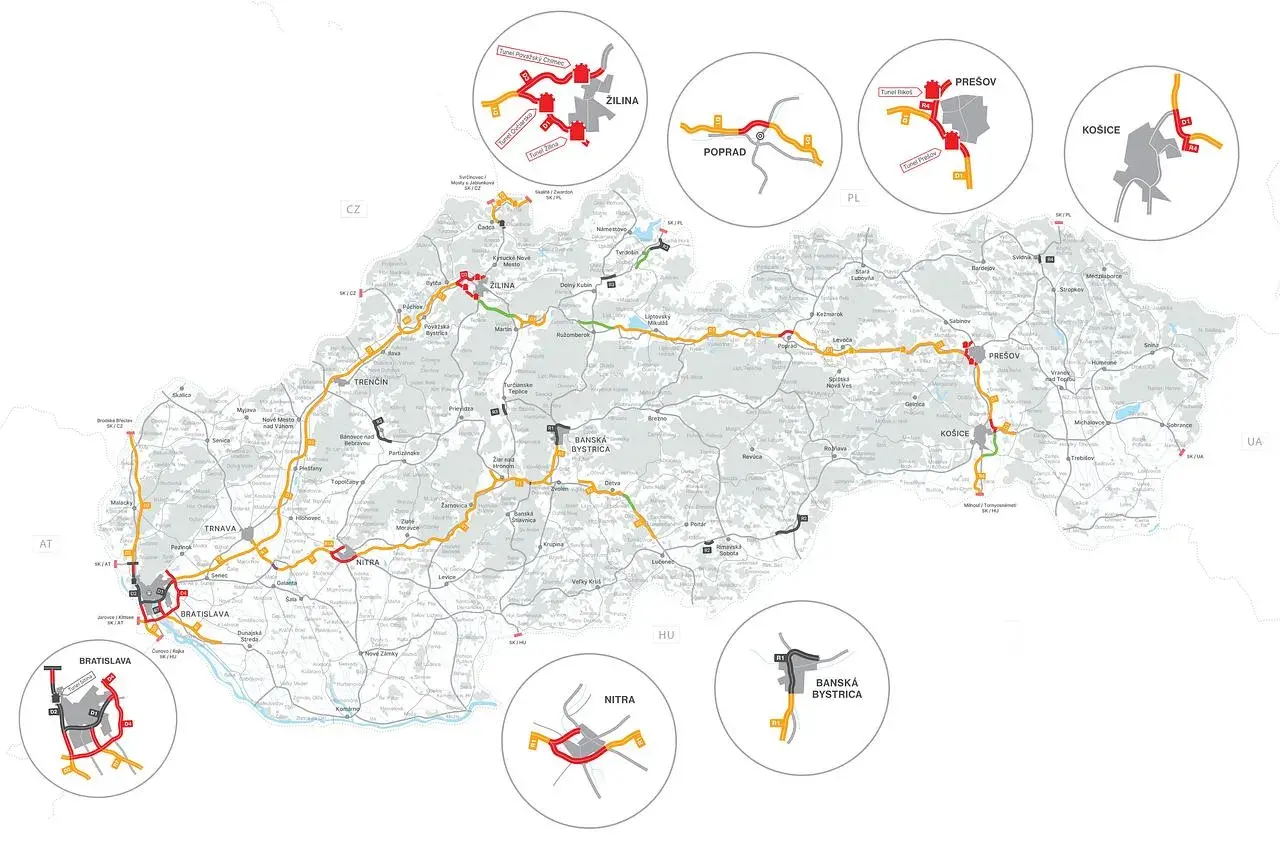 Mapa Słowacji z zaznaczonymi autostradami i informacjami o opłatach. Widoczne główne miasta i drogi.