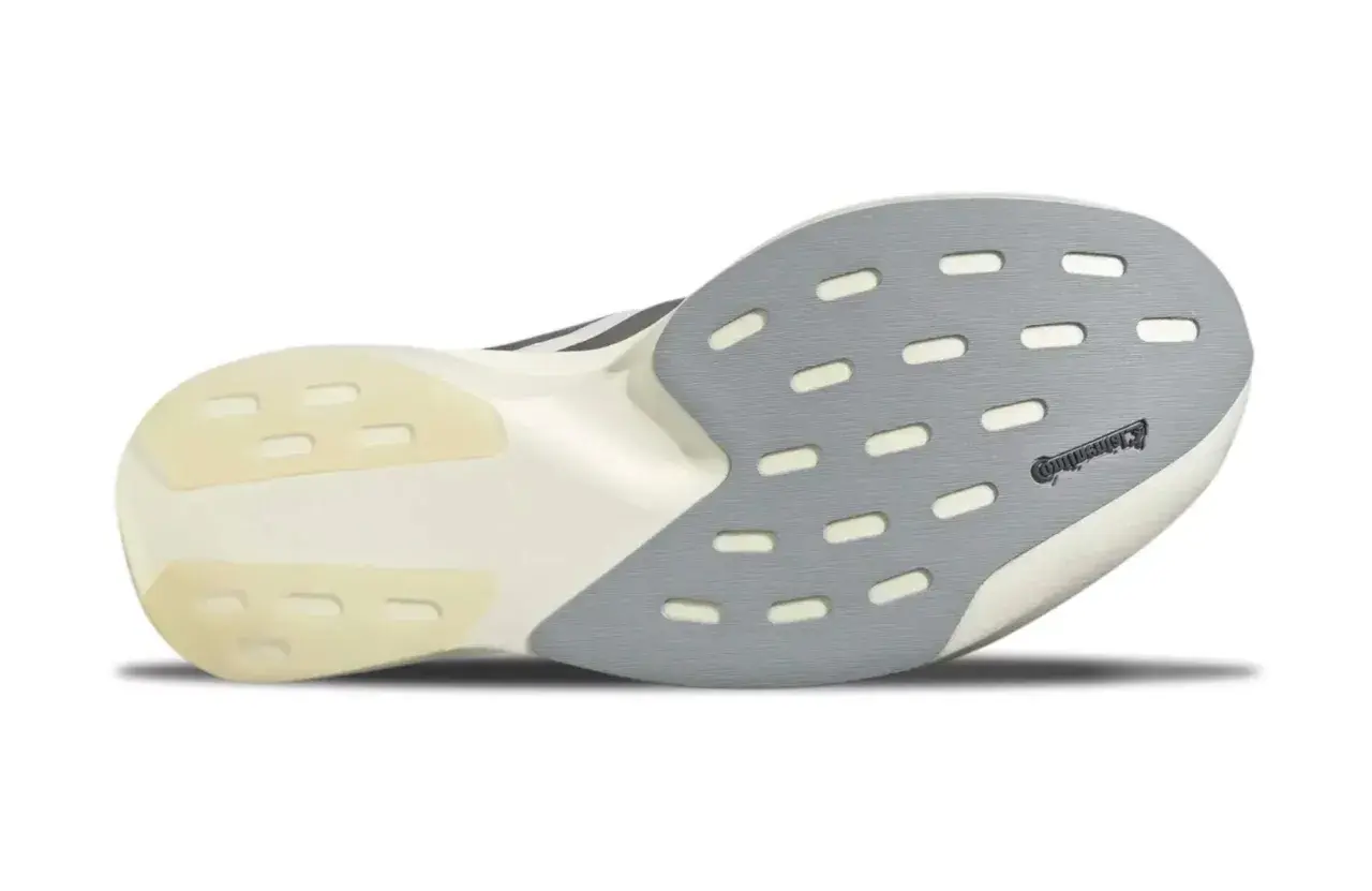 Podeszwa buta Adidas z bieżnikiem Continental. Może to być element rozpatrywanej reklamacji.
