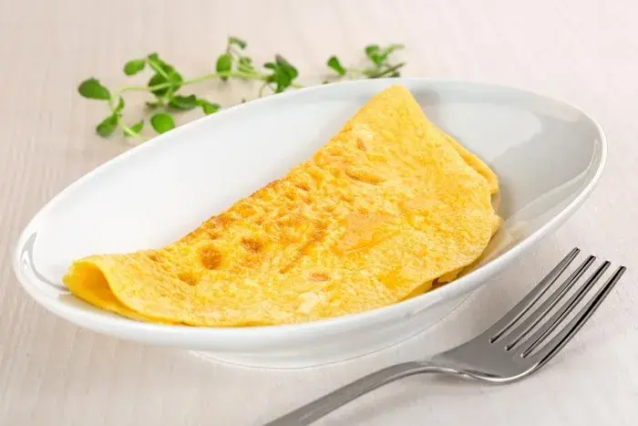 Ile kalorii ma omlet? Poznaj dokładną kaloryczność wszystkich rodzajów
