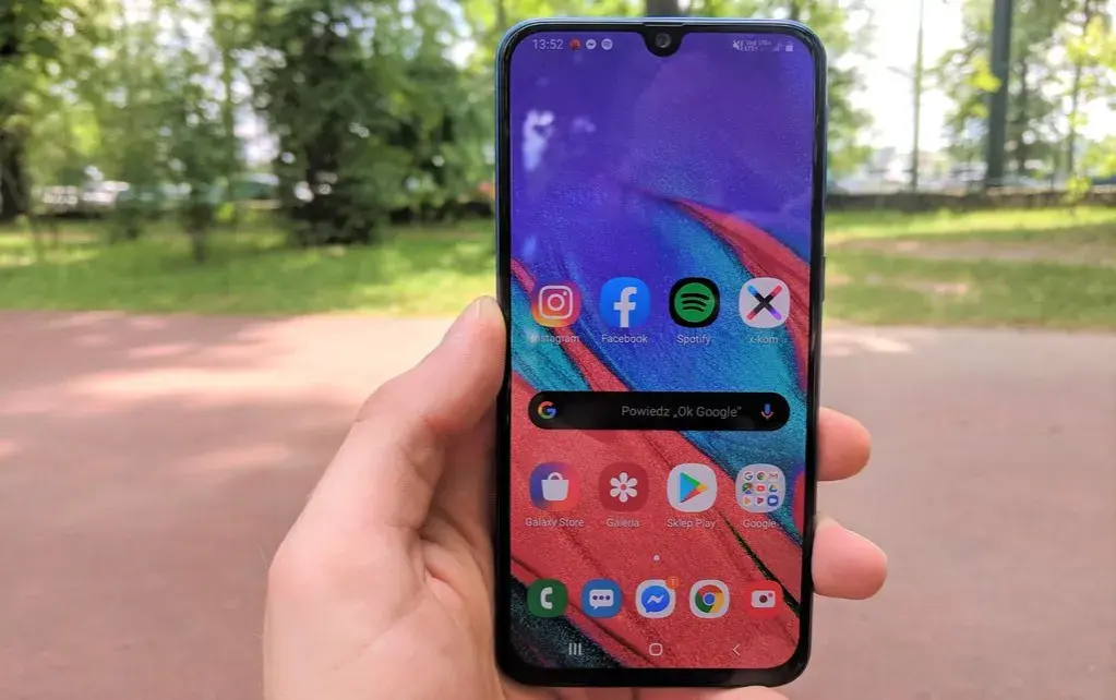 Samsung A40 recenzja - czy warto go kupić? Odkryj wady i zalety