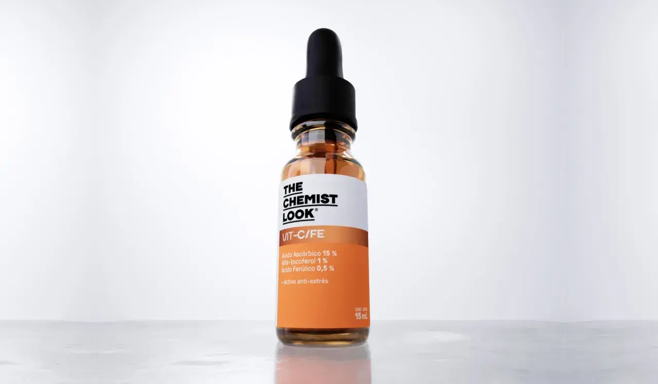 Frasco de serum con vitamina C, ideal para el embarazo. Contiene ácido ascórbico, alfa-tocoferol y ácido ferúlico.
