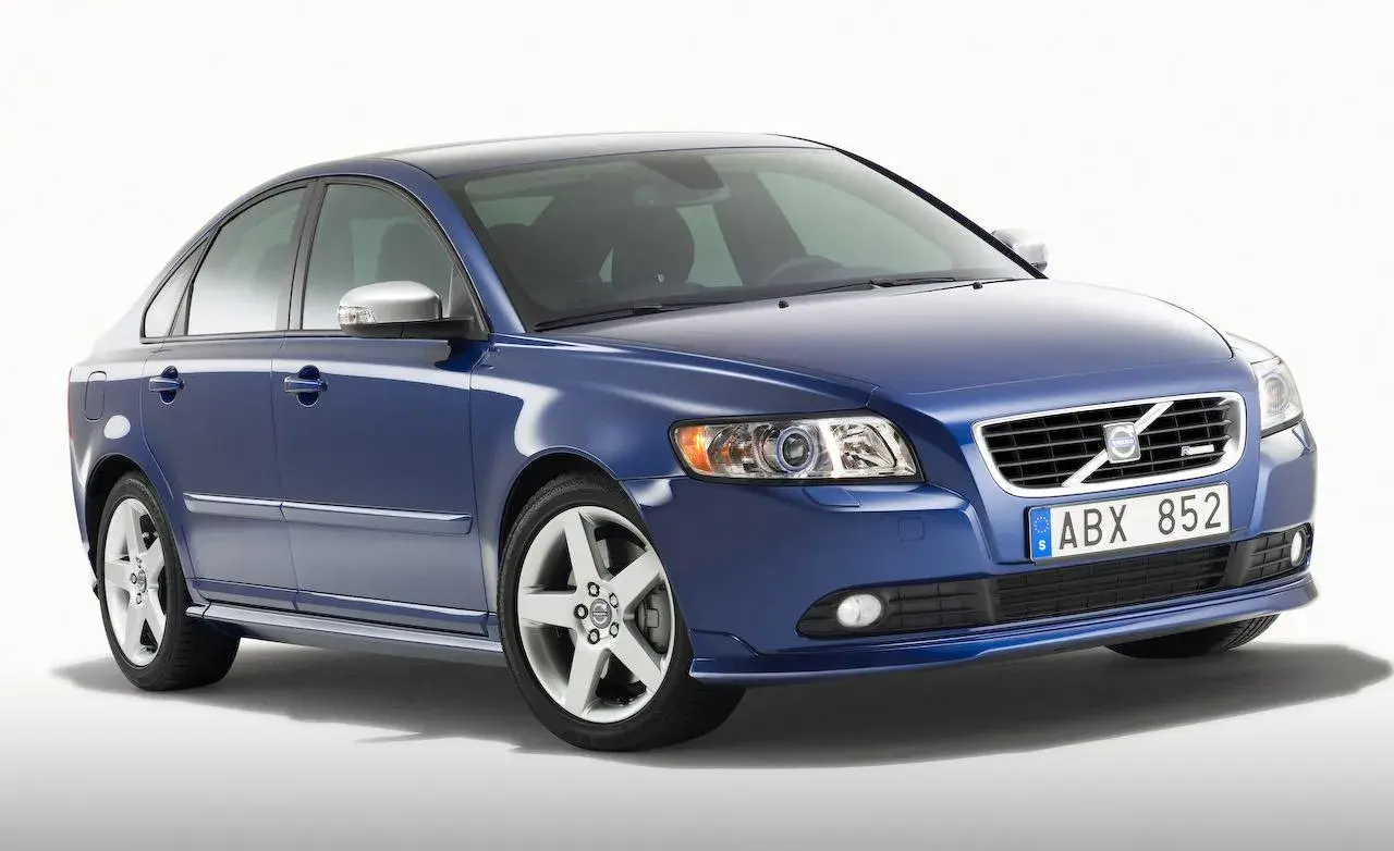 Pojemność baku Volvo S40: Ile litrów i jaki zasięg?