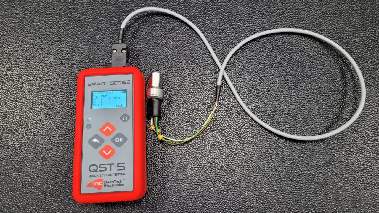 Tester QST-5 sprawdza czujnik ciśnienia klimatyzacji. Uszkodzony czujnik ciśnienia klimatyzacji objawy może sygnalizować nieprawidłowym odczytem.