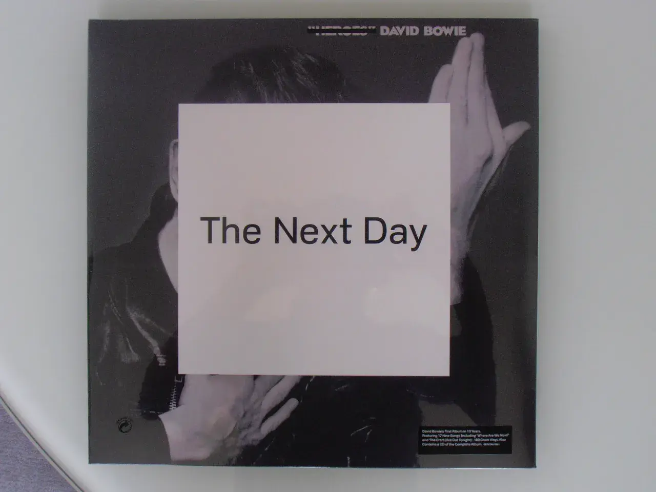 Okładka albumu Davida Bowiego "The Next Day".