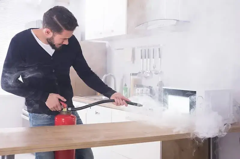 Jaką gaśnicę do elektryki wybrać, by uniknąć niebezpieczeństwa?
