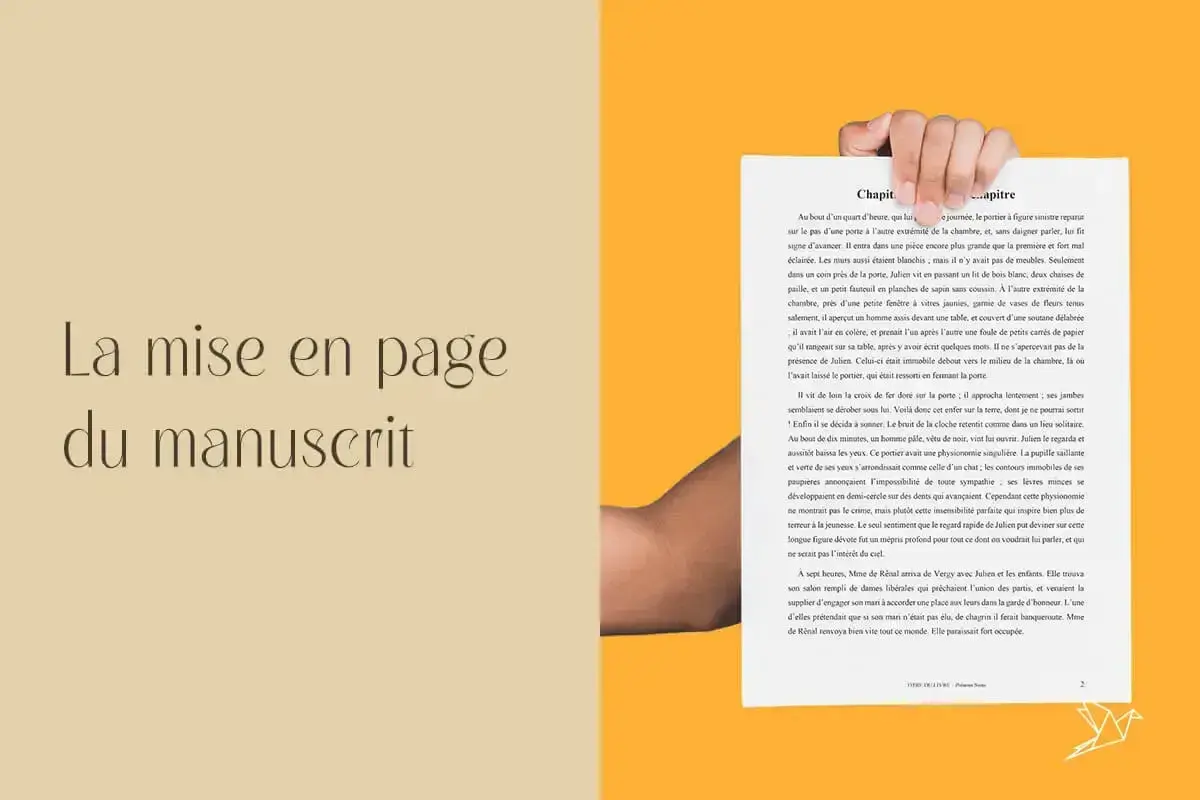 La mise en page du manuscrit, avec un texte ancien et une main tenant la page.