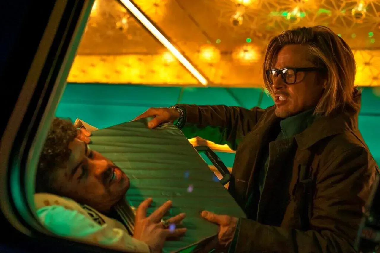 Brad Pitt in Bullet Train, un film che fa discutere. Le recensioni sono miste, ma l'azione è garantita.