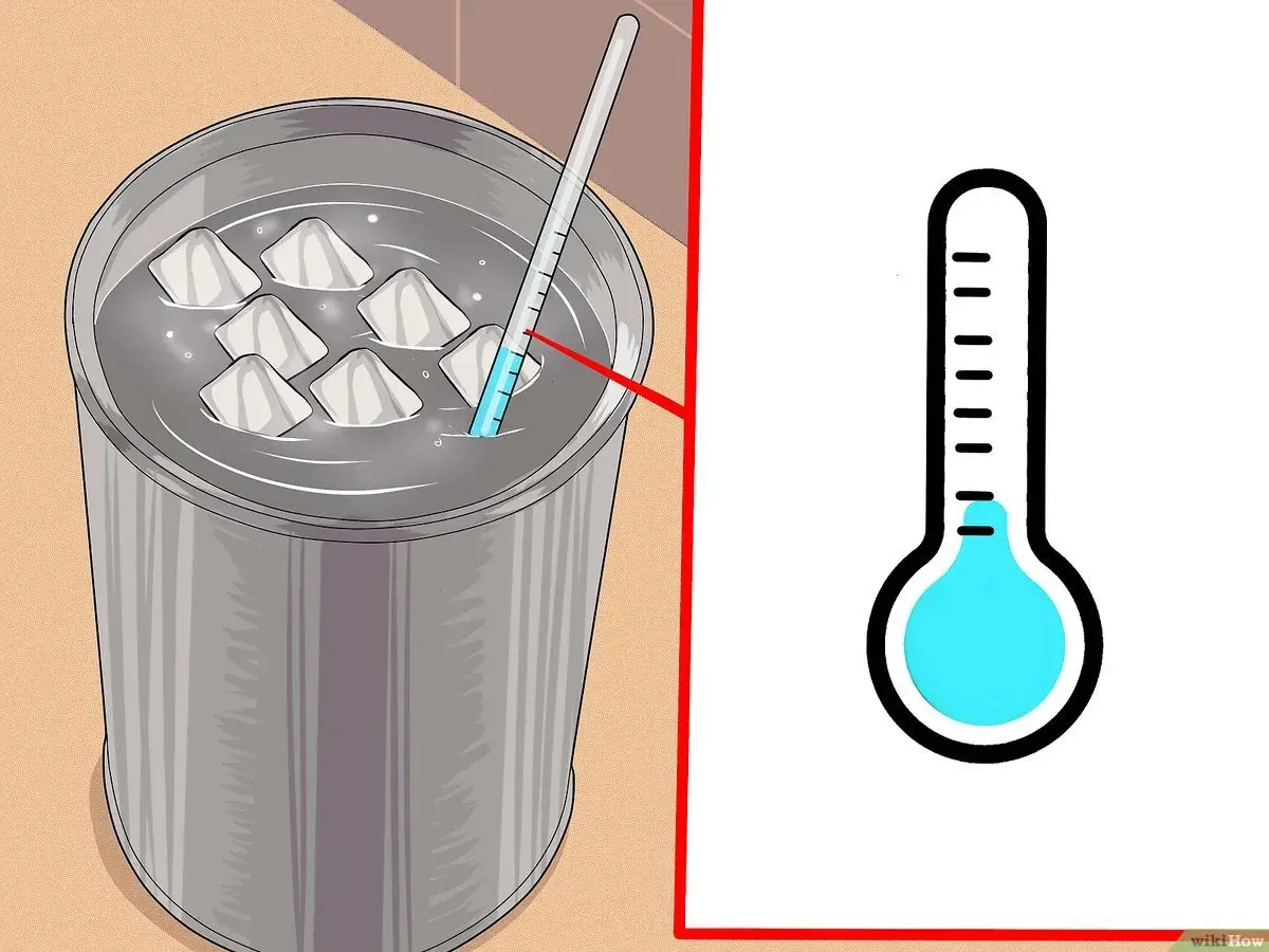 Termómetro mide la temperatura del agua con hielo, indicando baja temperatura y potencial para medir la humedad ambiental.
