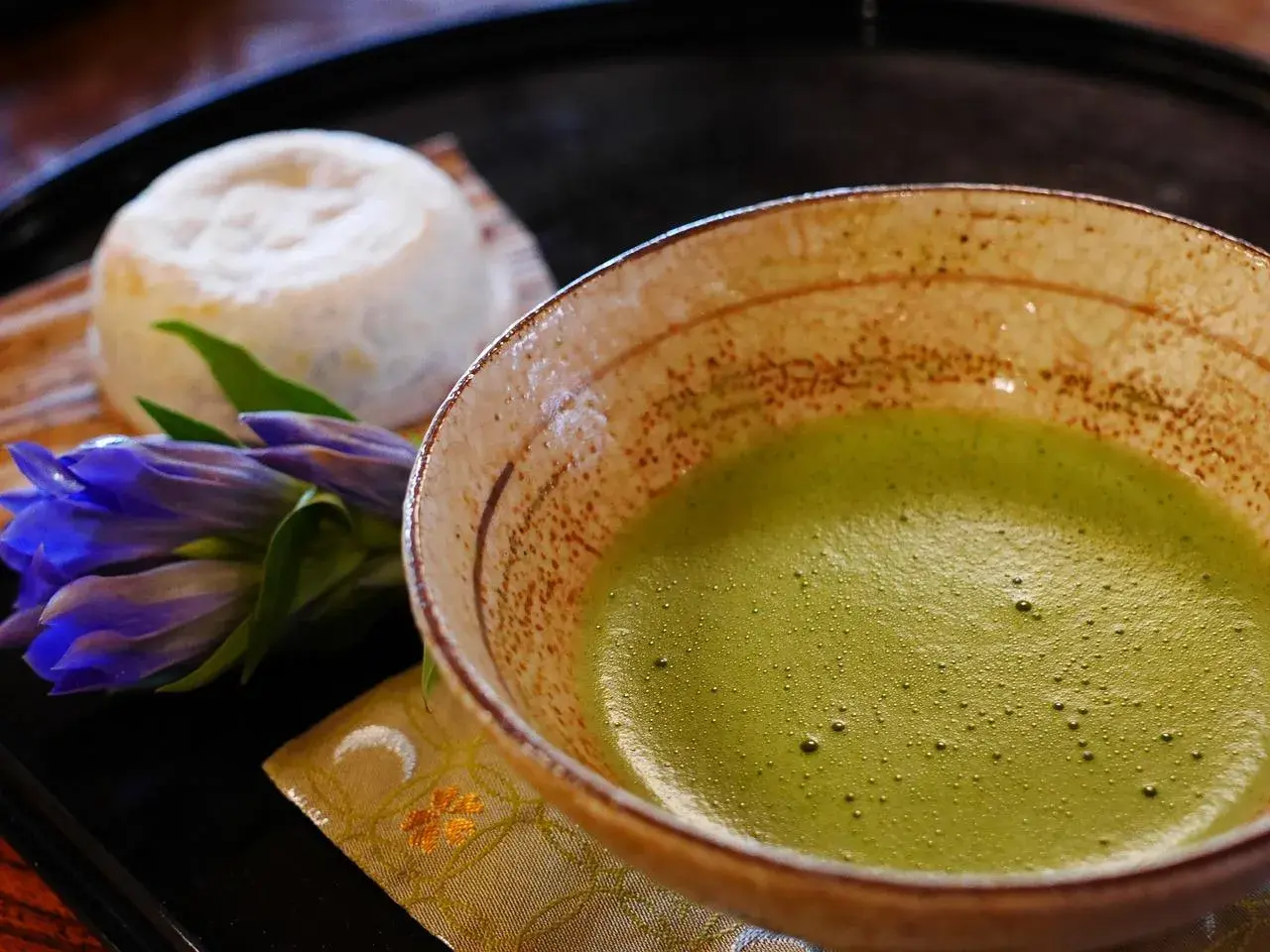 Matcha: [macza] czy [macha]? Poznaj poprawną wymowę i zyskaj pewność