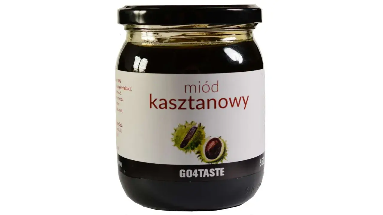 Słoik ciemnego miodu kasztanowego z etykietą przedstawiającą owoce kasztanowca. Poznaj jego niezwykłe miód kasztanowy właściwości.