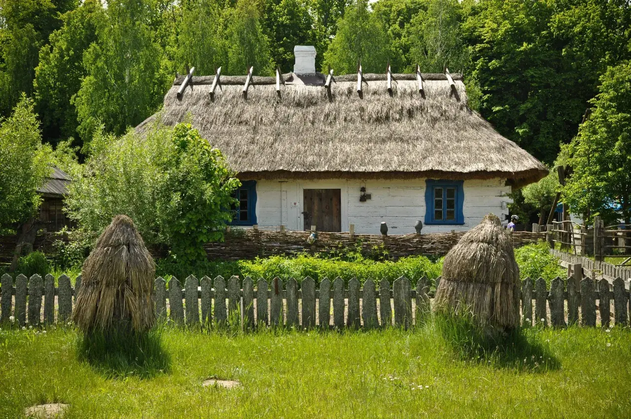 Najciekawsze skanseny na Podlasiu – odkryj tradycję i kulturę