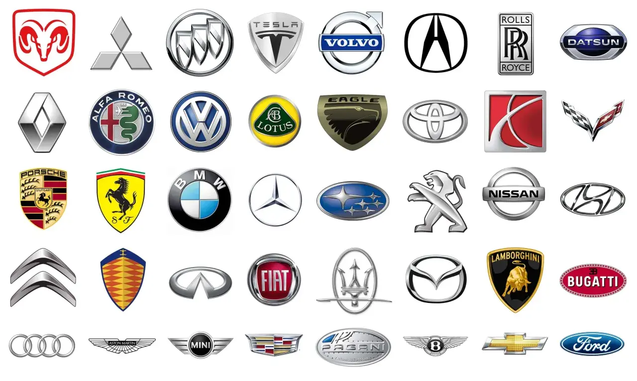 Collezione di loghi auto, alcuni noti, altri meno conosciuti, che rappresentano marchi automobilistici storici e moderni.