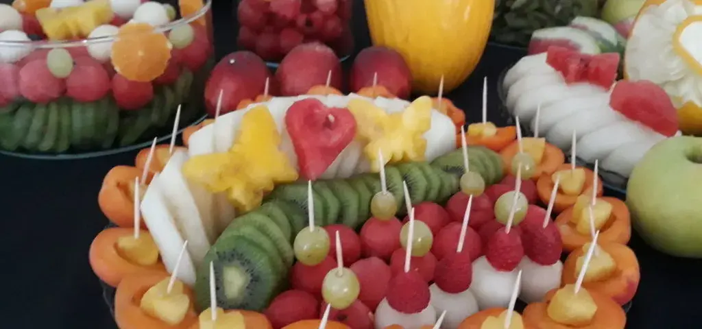 Owoce na komunię: Sezonowe inspiracje i kreatywne podanie