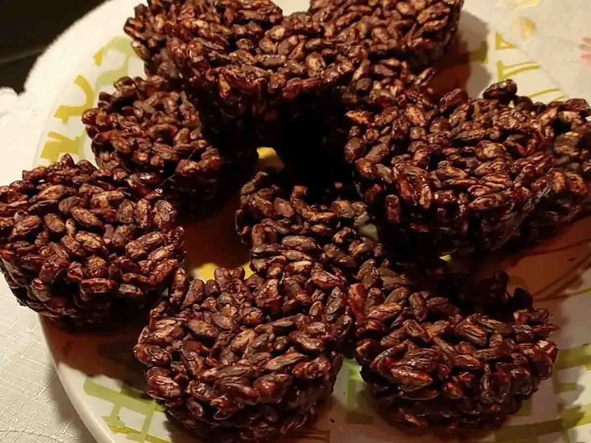 Gallette al cioccolato fondente, croccanti e golose, perfette per una pausa dolce.