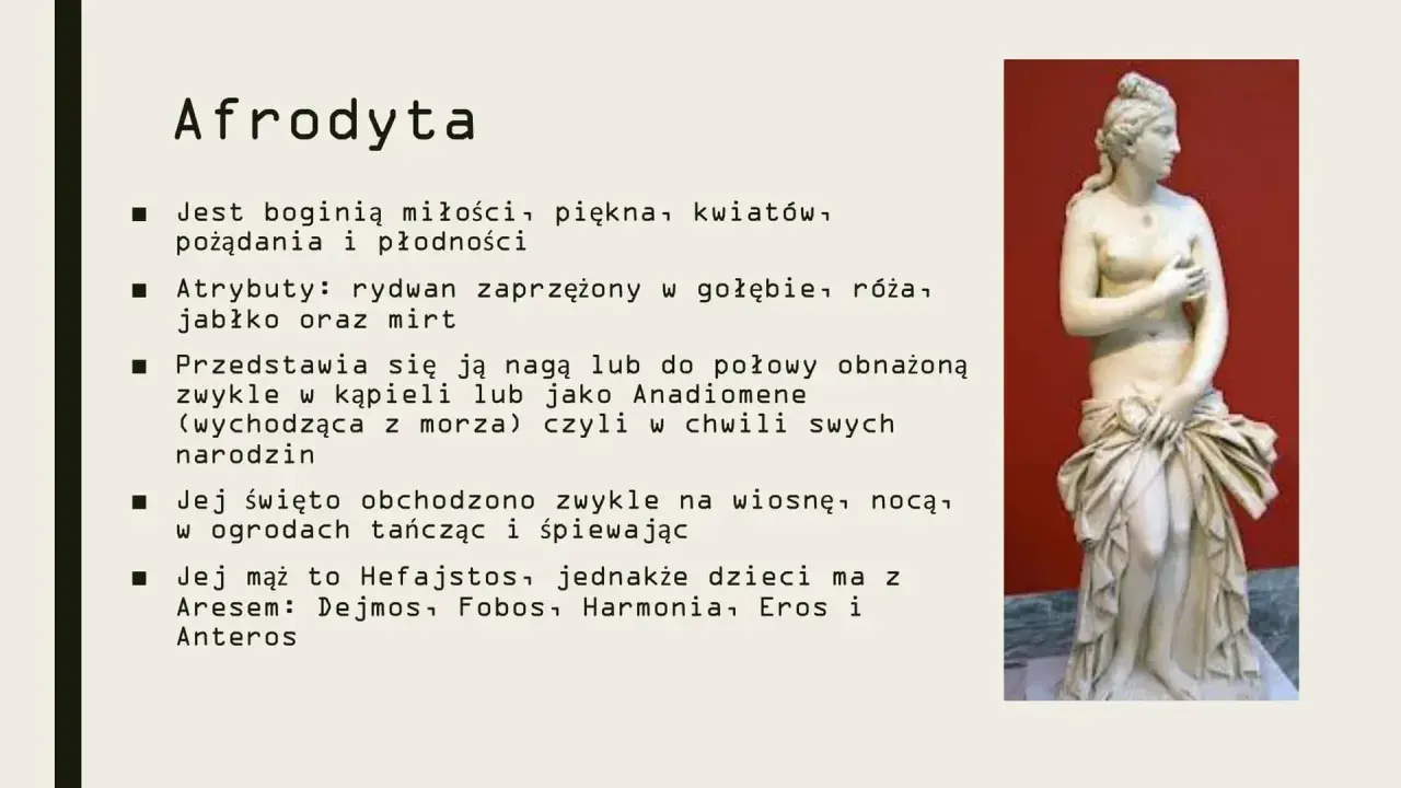 Afrodyta, bogini miłości, przedstawiona jako marmurowa rzeźba.