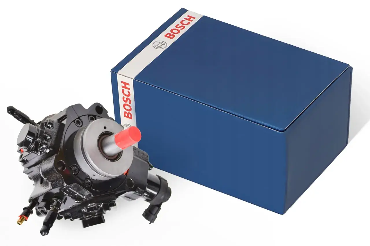 Nowa pompa wtryskowa Bosch do Master 2.3 dCi, gotowa do montażu.