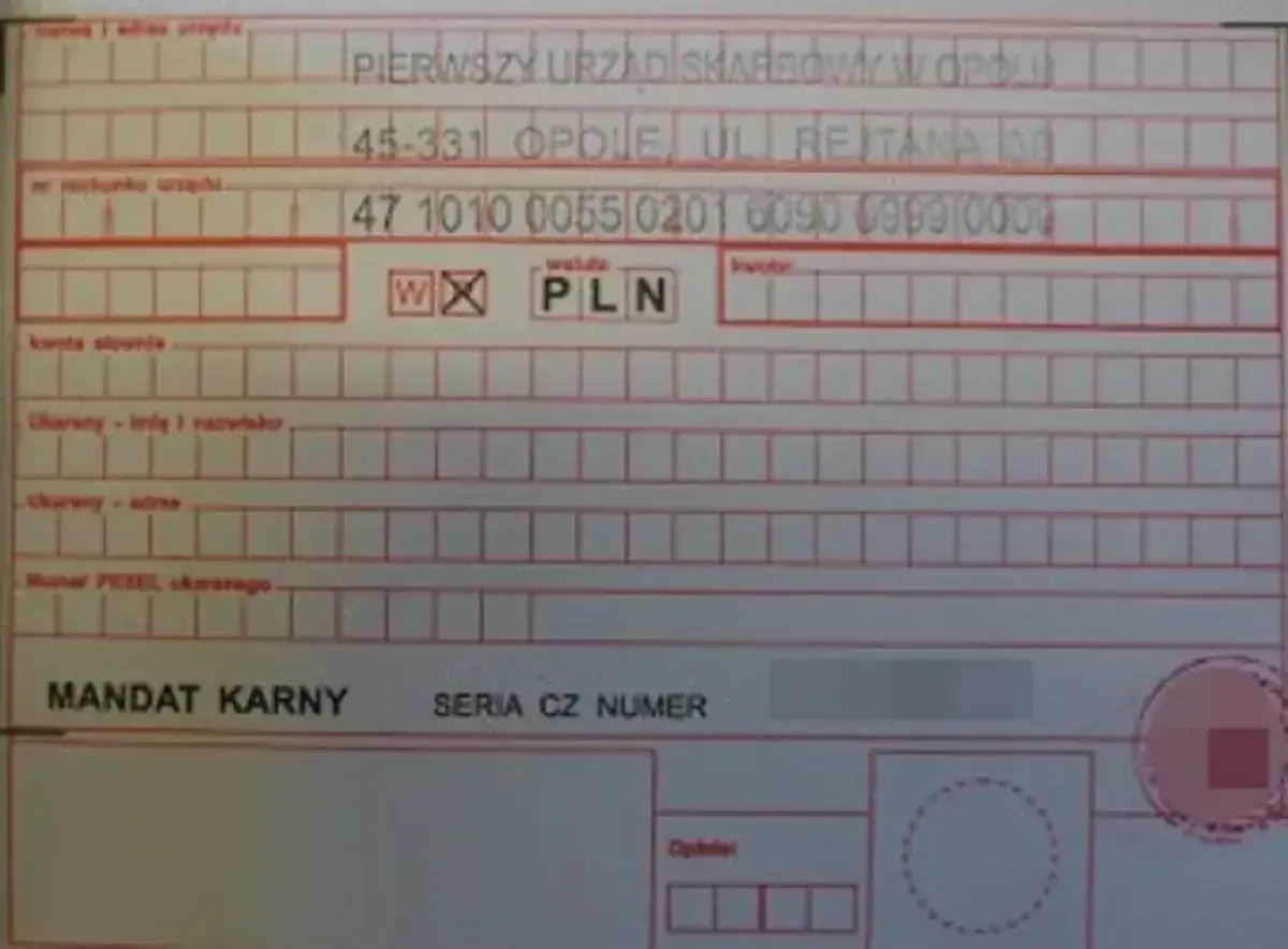 Formularz "Mandat karny" z danymi urzędu skarbowego i numerem konta. Tu sprawdzisz, gdzie zapłacić mandat.