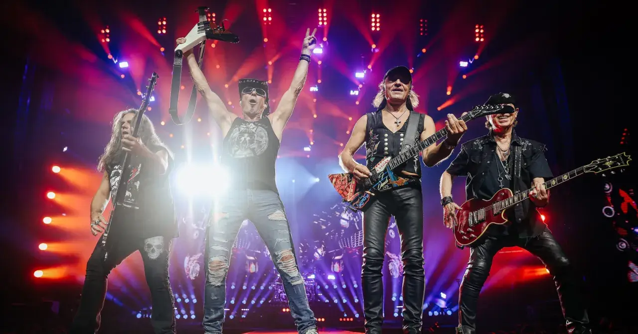 Koncertowa inwazja mocy Scorpions! Czterech gitarzystów na scenie, światła, energia i rock'n'roll.