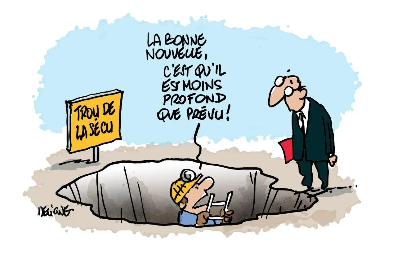 Un homme en costume regarde un trou béant marqué "Trou de la Sécu". Un ouvrier en bas dit : "La bonne nouvelle, c'est qu'il est moins profond que prévu !