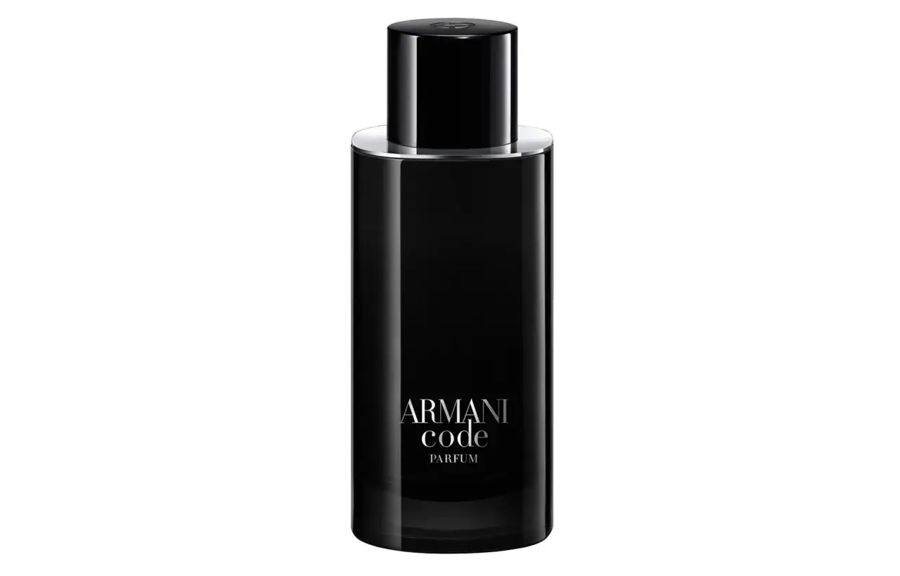 Elegancka, czarna butelka perfum Armani Code Parfum.