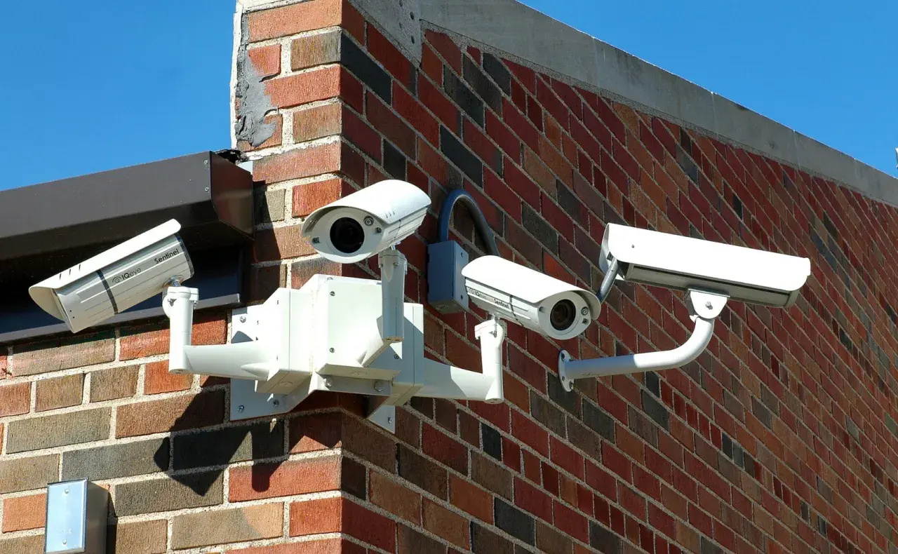 Kiedy policja sprawdza monitoring? Zobacz wszystkie okoliczności prawne