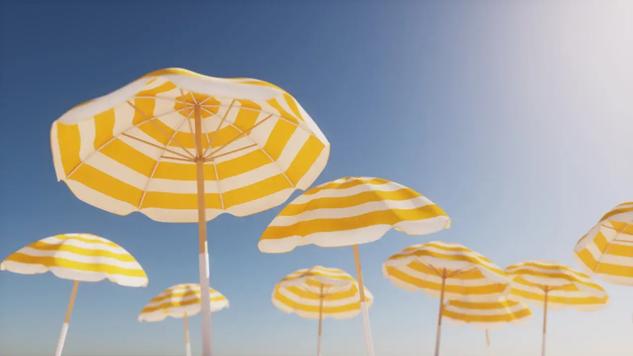 Gula och vita parasoller mot en klarblå himmel, en perfekt bild av arbetsfria dagar.