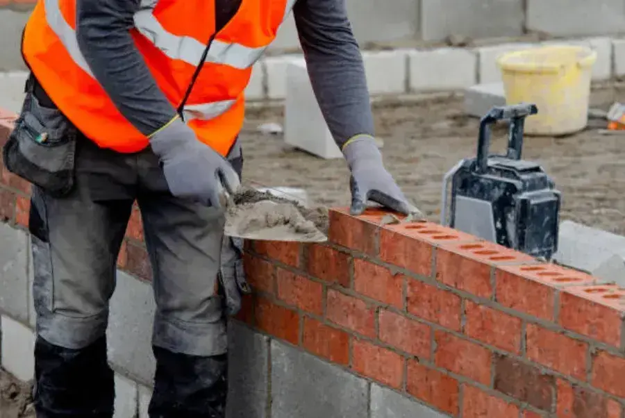 Jak długo schnie zaprawa murarska? Oto kluczowe informacje dla budowlańców