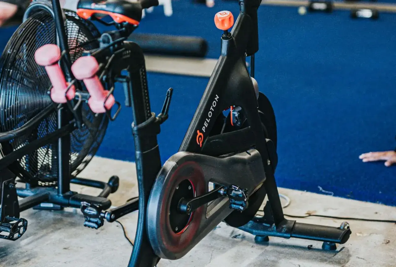 Rower mechaniczny czy magnetyczny - który model wybrać dla siebie?
