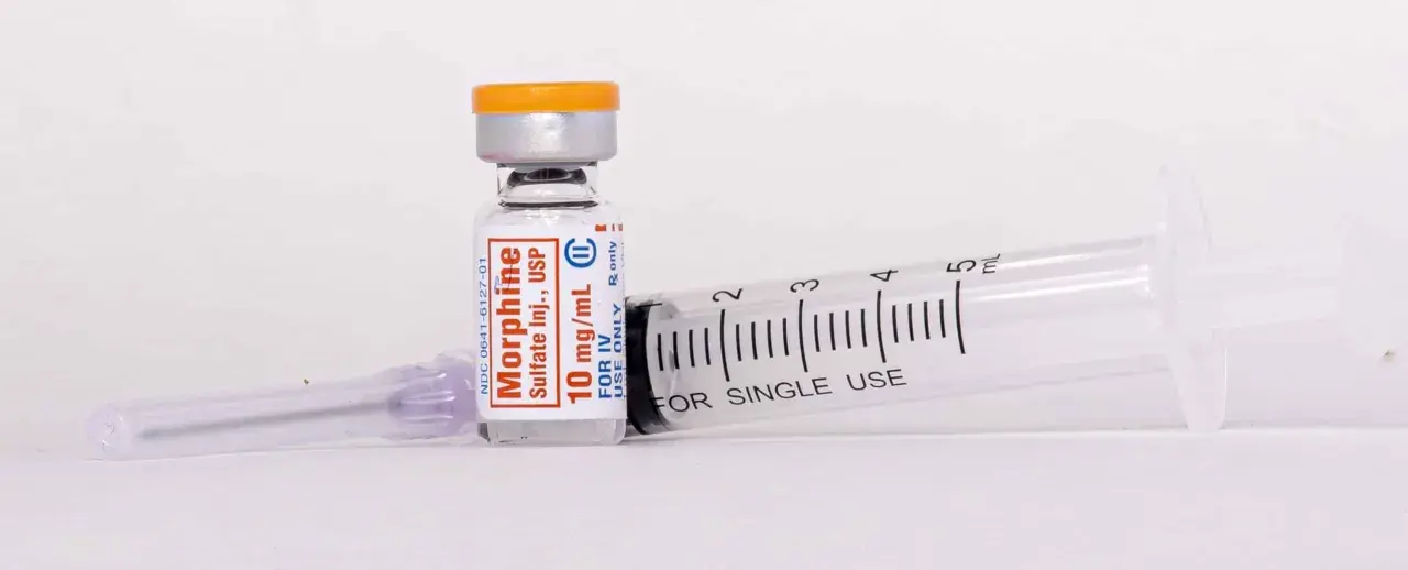 Czy morfina przyspiesza śmierć? Prawda o leczeniu bólu w hospicjum