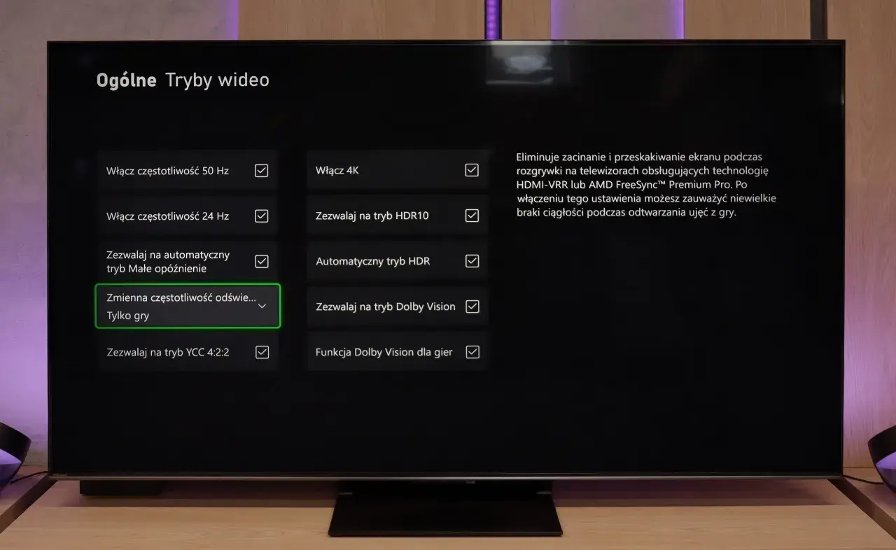 Menu ustawień telewizora Hisense z opcjami trybów wideo, takimi jak 4K, HDR i Dolby Vision.