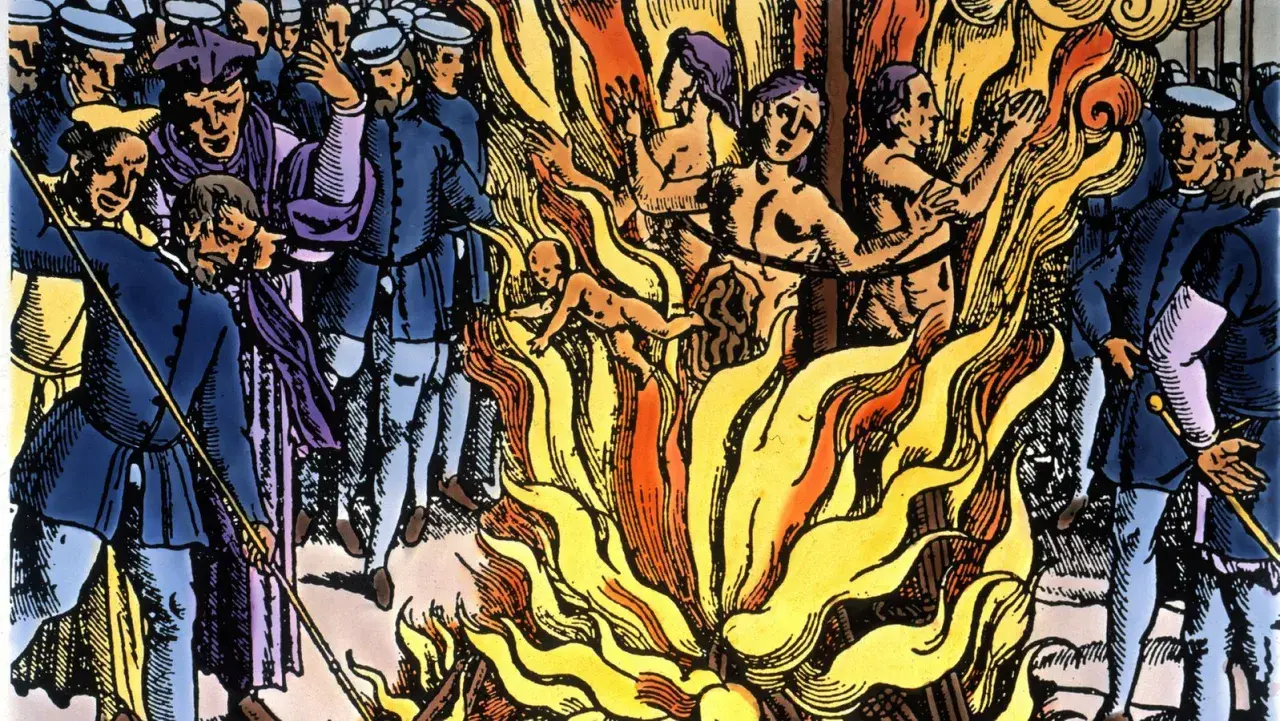 Eine grausame Szene: Menschen, darunter ein Kind, werden auf einem Scheiterhaufen verbrannt. Die Frage "Hexenverbrennung wann" wirft ein Schlaglicht auf diese dunkle Epoche.