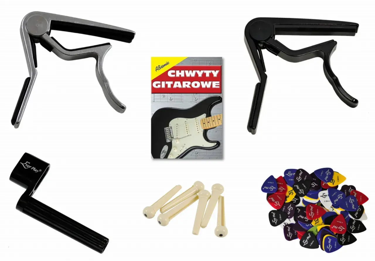 Dwa kapodastery, kostki, kołki do mostka i klucz do naciągania strun. Zestaw akcesoriów dla gitarzysty.