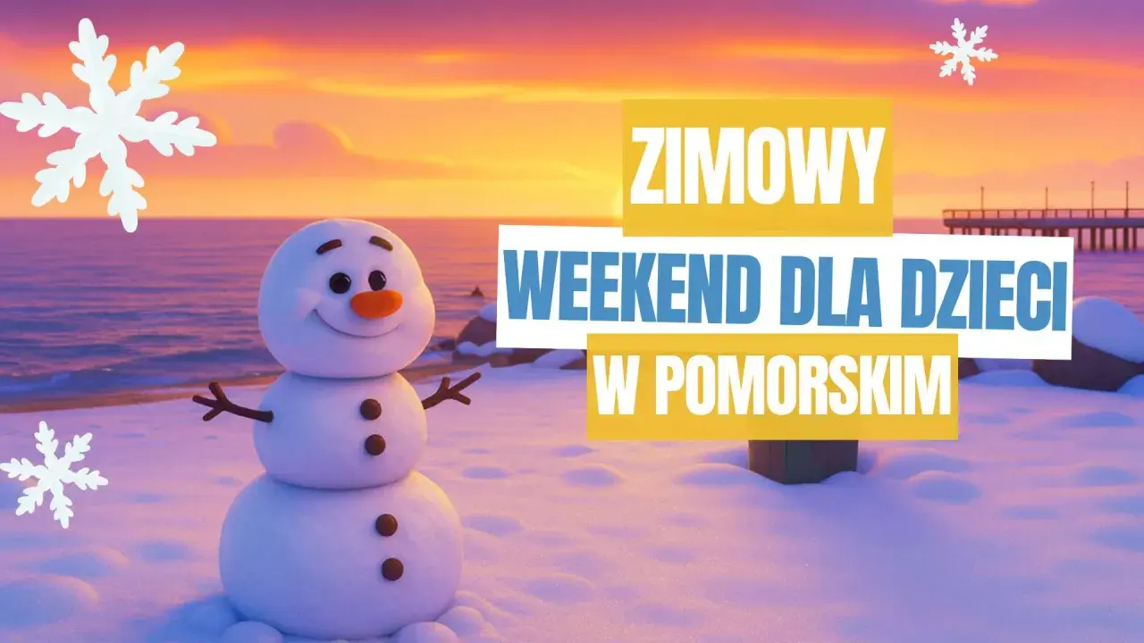 Bałwanek na plaży przy zachodzie słońca, z napisem "ZIMOWY WEEKEND DLA DZIECI W POMORSKIEM".
