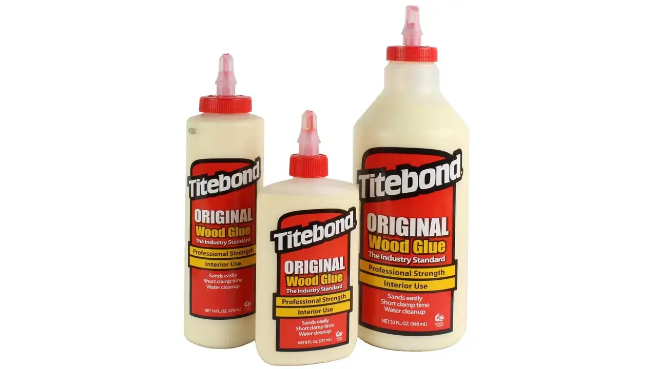 Tre bottiglie di colla per legno Titebond Original, ideali per incollare legno con tenuta professionale e pulizia ad acqua.