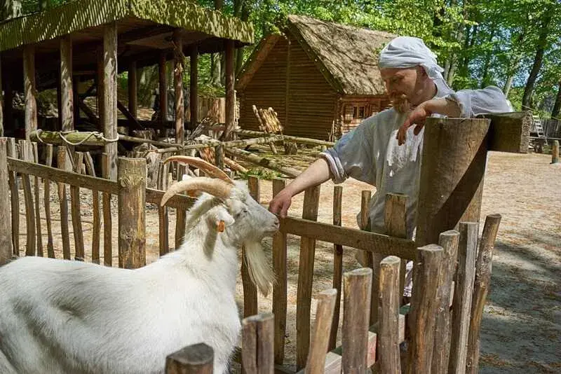 Odkryj tajemnice skansenu grodzisko w Sopocie - historia i atrakcje