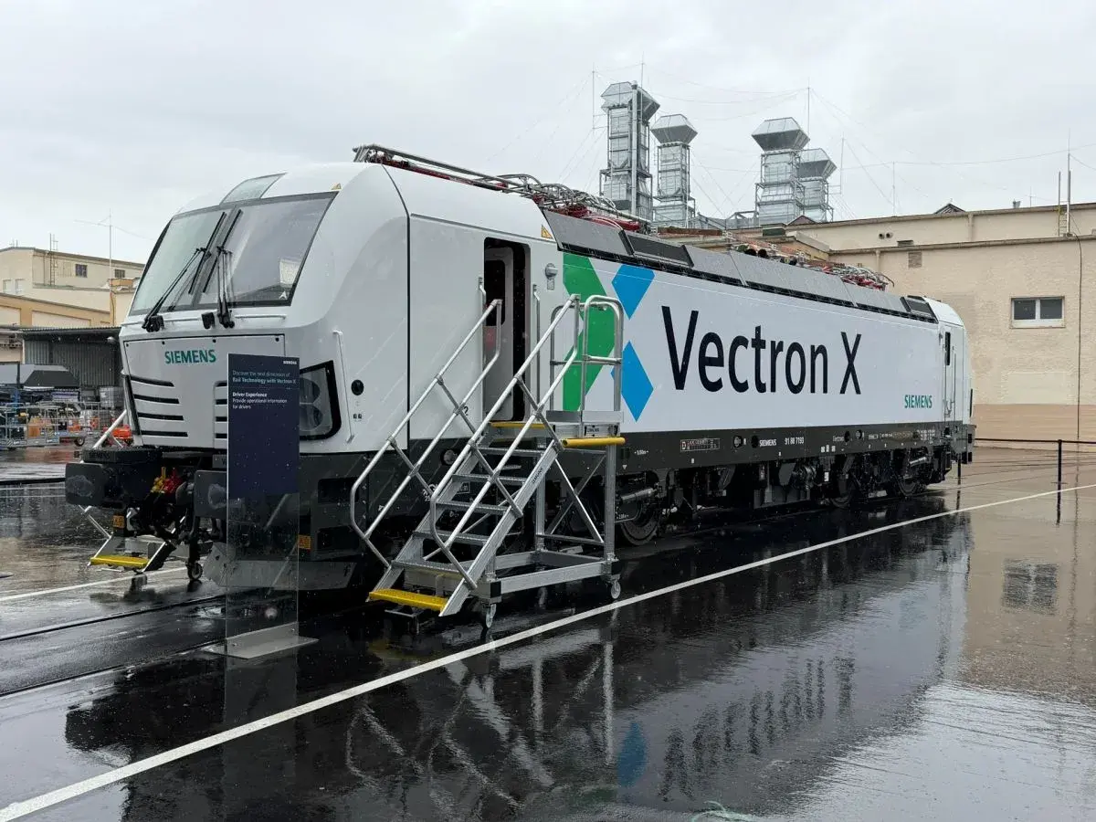 Nowa lokomotywa Vectron X od Siemens, gotowa do podróży.