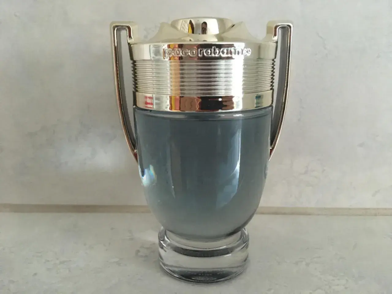 Paco Rabanne Invictus 100ml w trofeum. Zapach zwycięzcy, który dodaje pewności siebie.