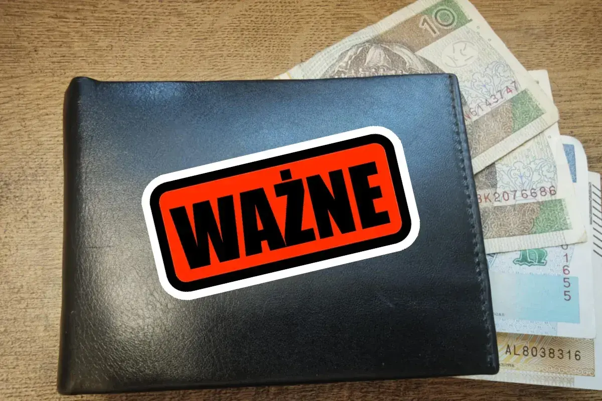Czarny portfel z pieniędzmi i naklejką "WAŻNE". Może to być przypomnienie o konieczności zapłacenia podatku turystycznego.
