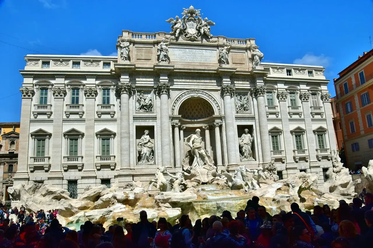 Fontana di Trevi, un capolavoro barocco. Vicino, scopri vicoli e piazze nascoste, un'esperienza unica per chi cerca cosa vedere vicino alla Fontana di Trevi.