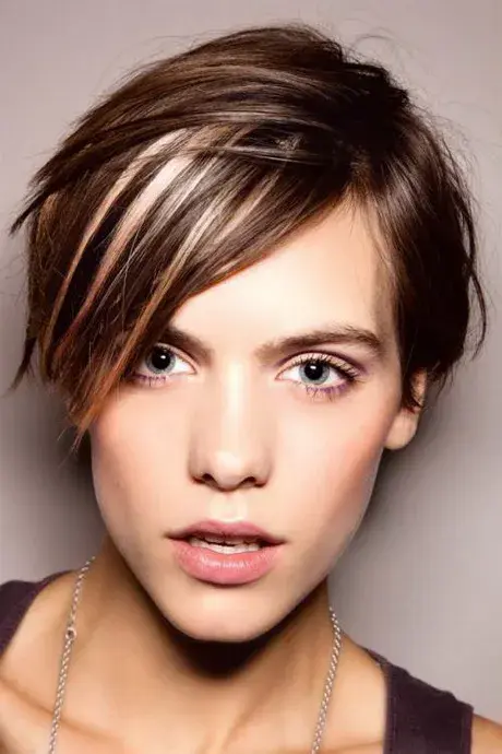 Jakie fryzury są teraz modne? Odkryj najgorętsze trendy i inspiracje
