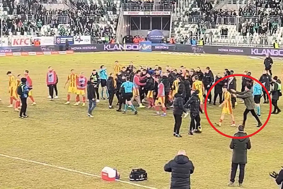 Piłkarze Radomiaka Radom i Korony Kielce w emocjonującym starciu. Sytuacja na boisku, która może wpłynąć na rankingi.