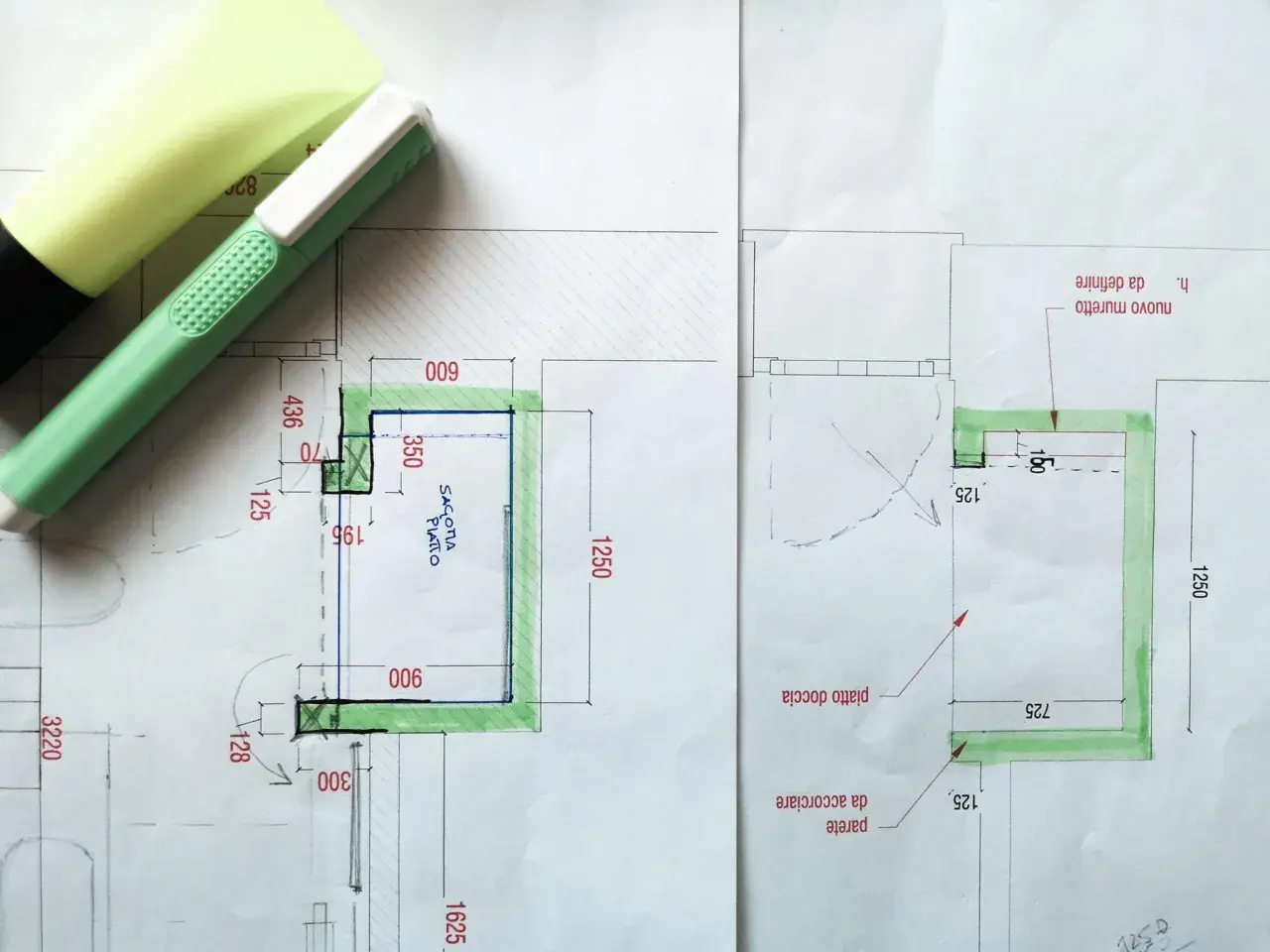 Disegno tecnico con evidenziature verdi e pennarelli, forse per una variazione catastale dopo 20 anni.