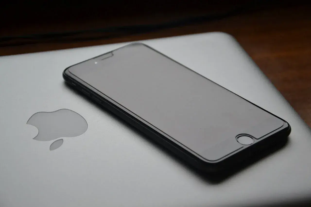 Jak włączyć iPhone po rozładowaniu - proste kroki, które zadziałają